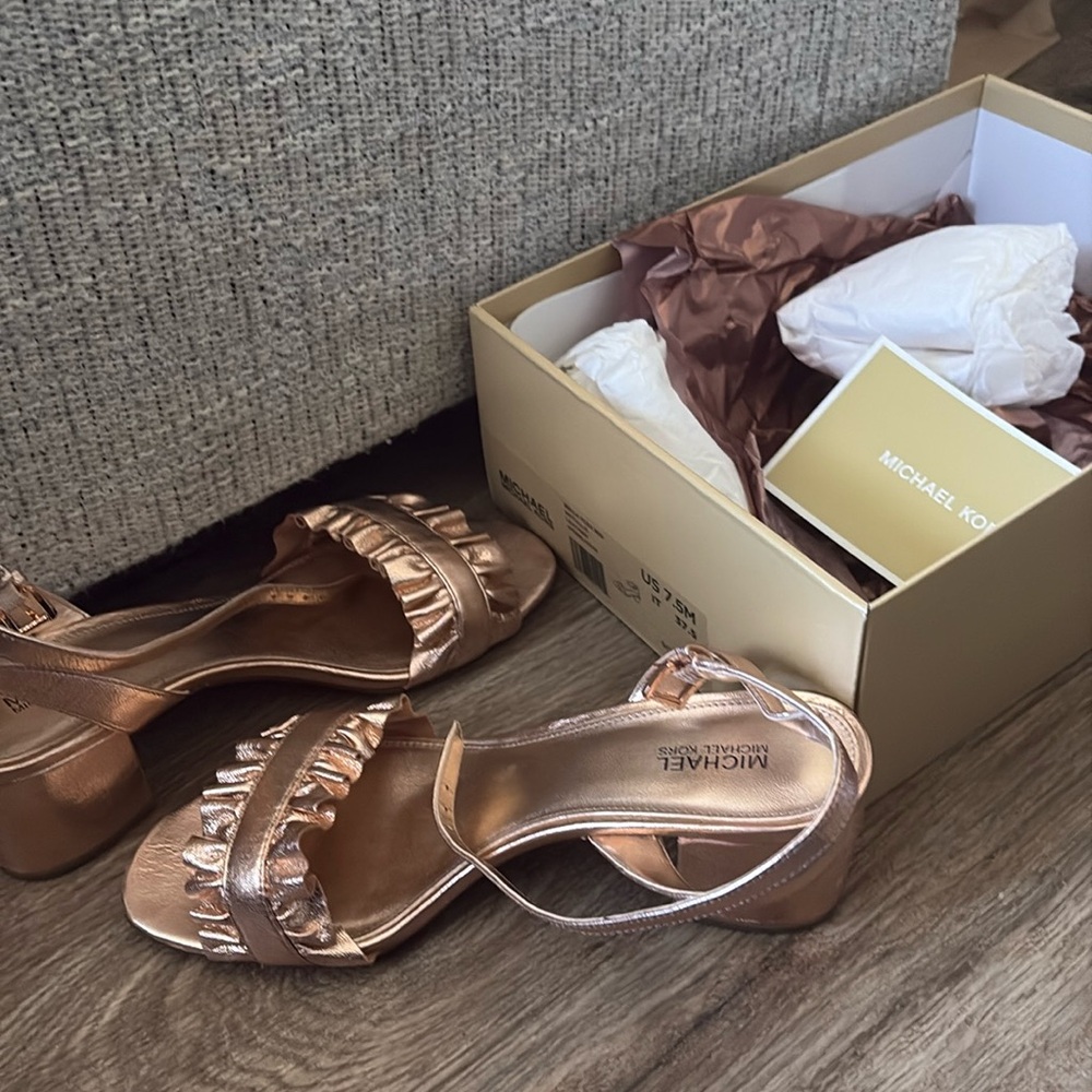 Bella flex mid heels  metallic soft pink